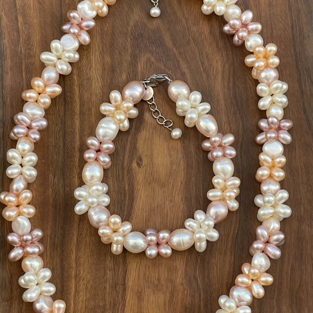 Tiffany & Co Iridesse Pearl Necklace and Bracelet set - Picture 2 of 8